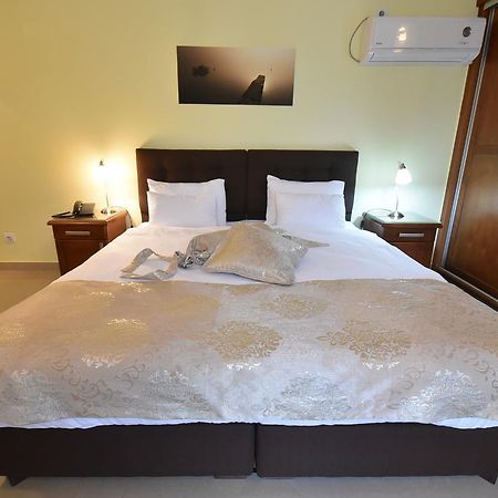 Hotel Ellena تْشيرسيك نوفي المظهر الخارجي الصورة