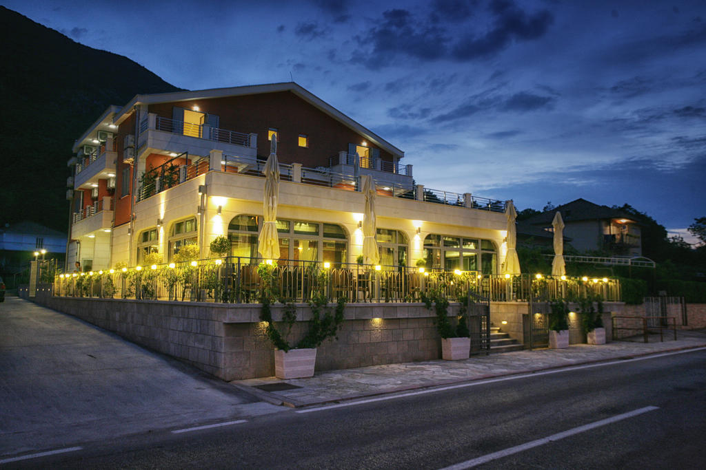 Hotel Ellena تْشيرسيك نوفي المظهر الخارجي الصورة
