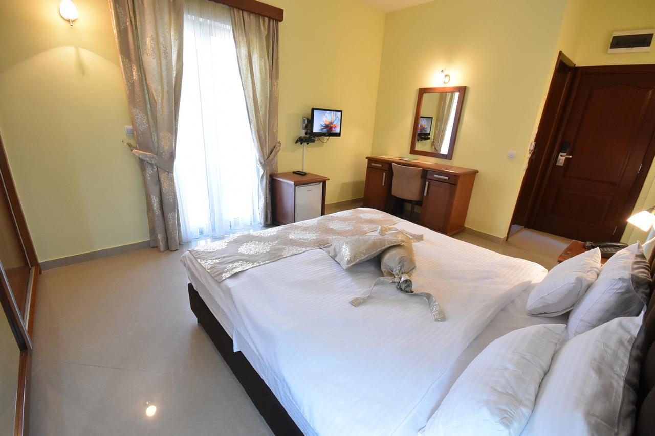 Hotel Ellena تْشيرسيك نوفي المظهر الخارجي الصورة